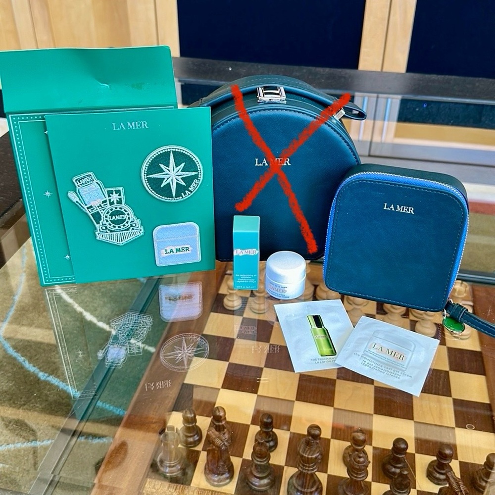 La Mer Skincare and Accessories Set